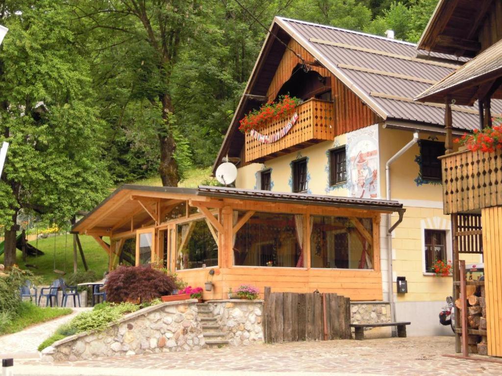 Farm Stay Trlej 베구니예나고렌스켐 외부 사진